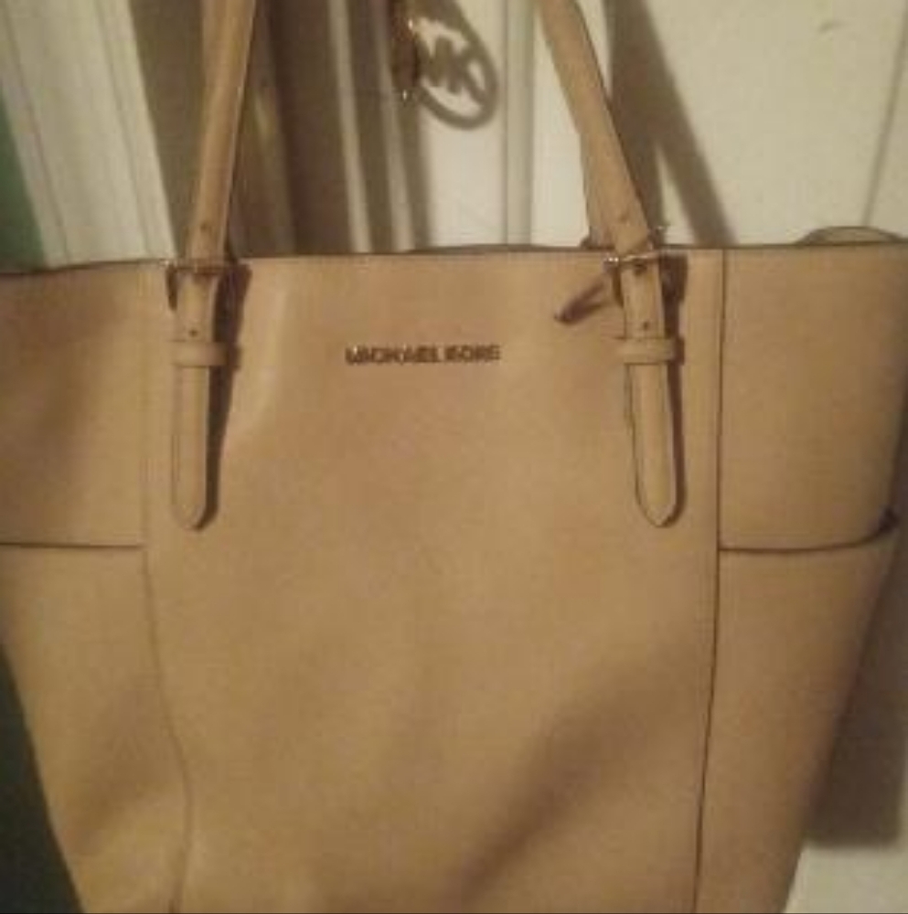 Michael Kors Tan Shoulder Bag with Structured Design
